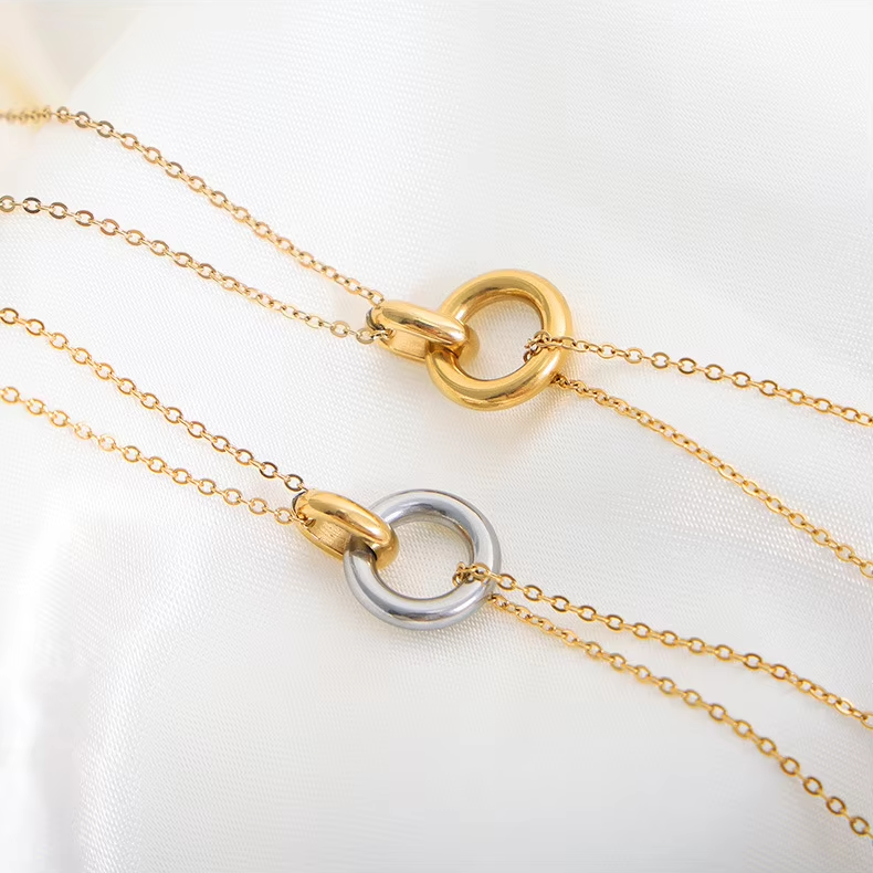Collier anneaux entrelacés
