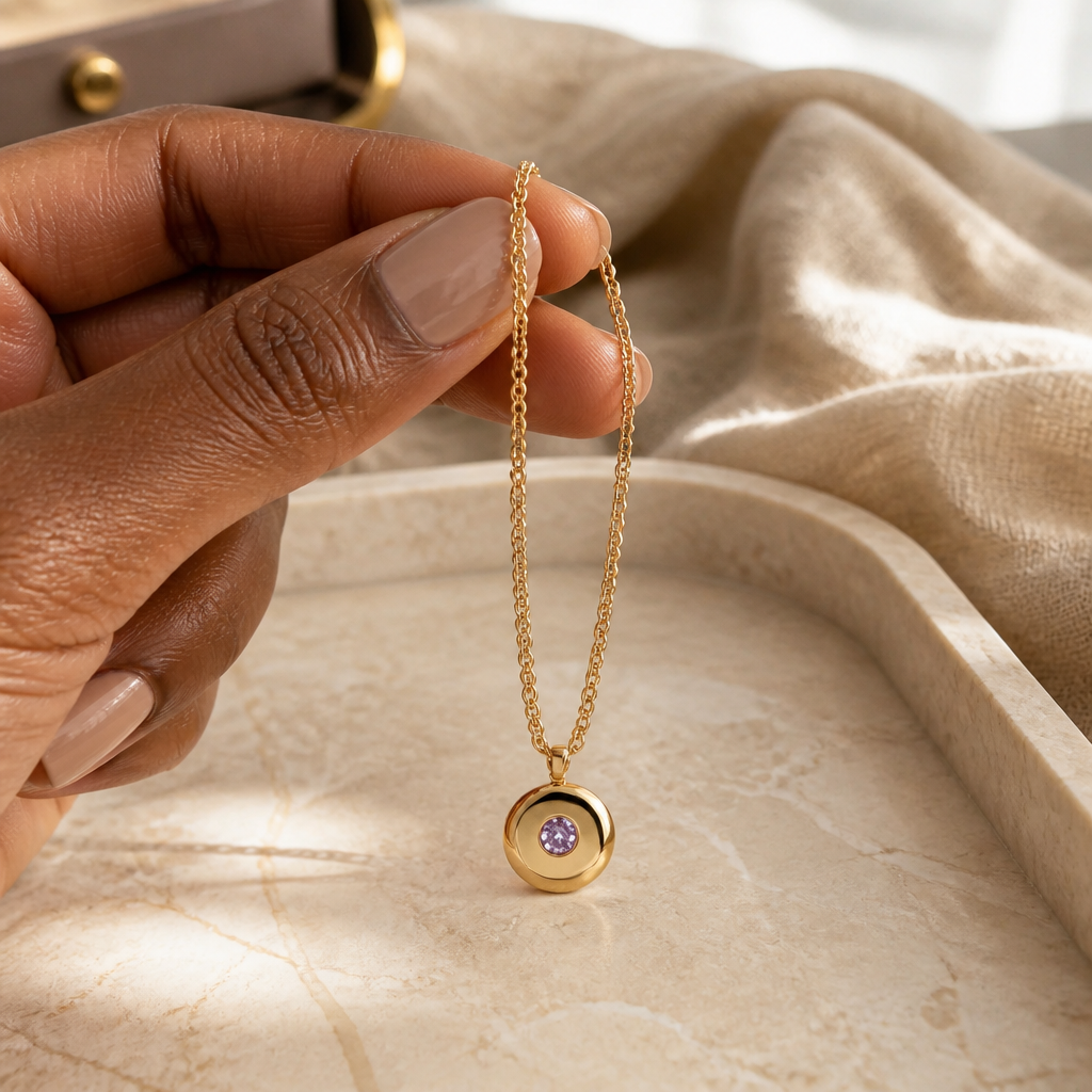 Collier médaille strass